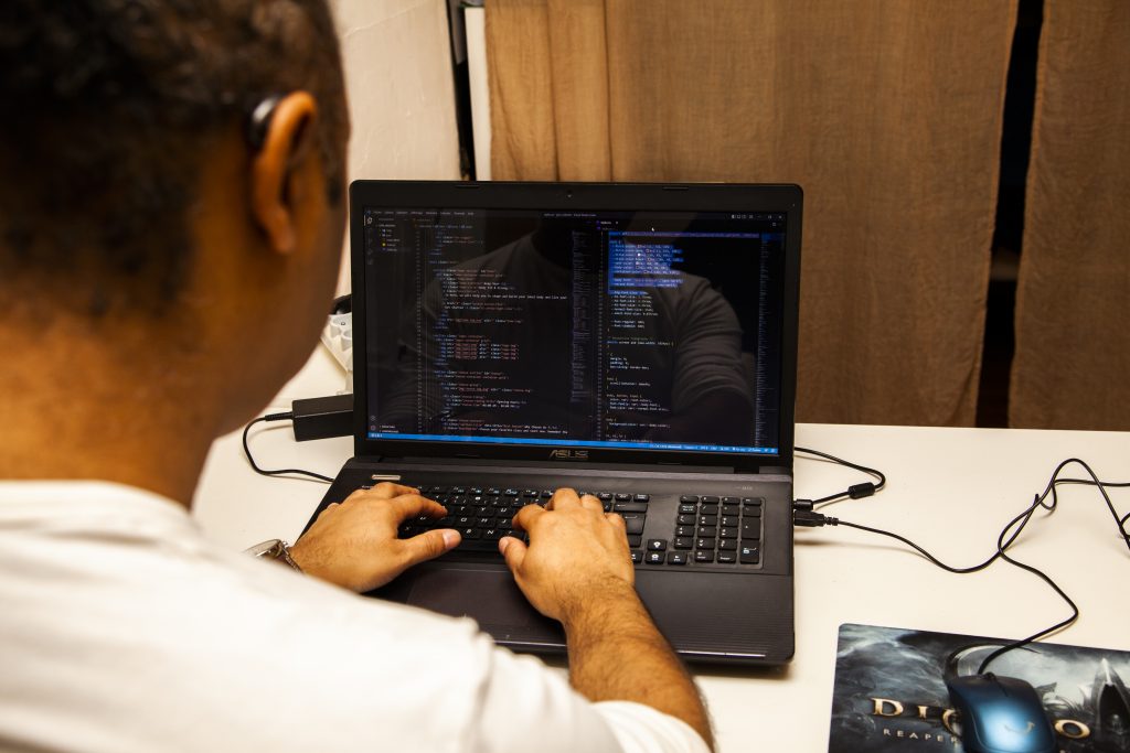 photo de Jonathan HEERAH code du HTML / CSS